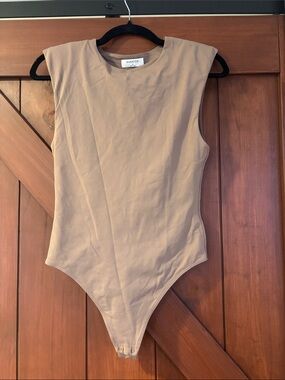 Babaton Artizia Contour Shoulder Pad Bodysuit